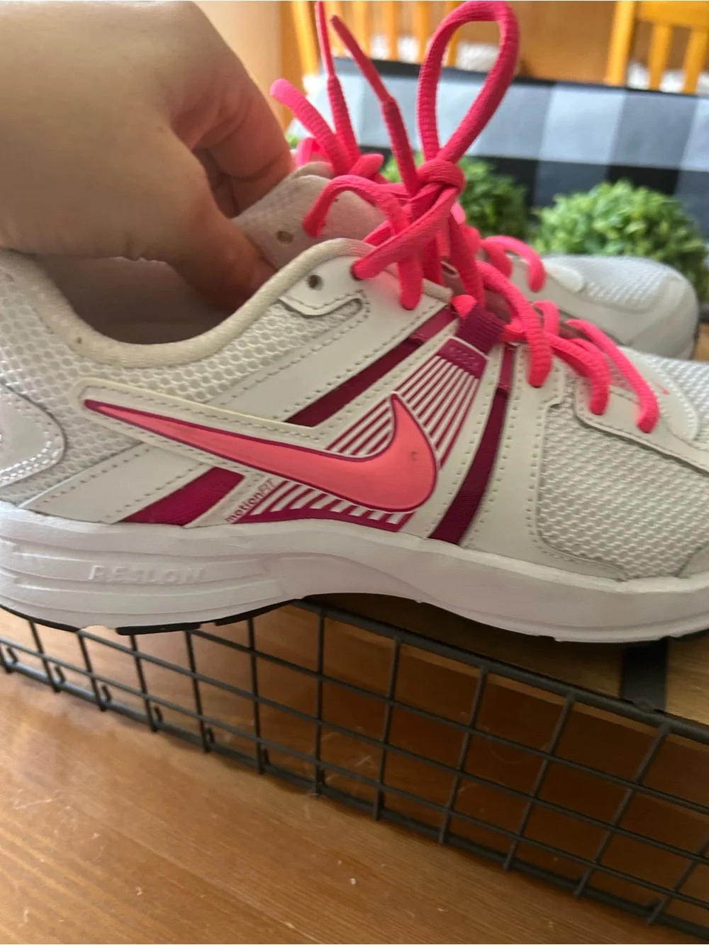 Nike Dart 10 Women's 9 Running Shoes White Pink Mesh Athletic